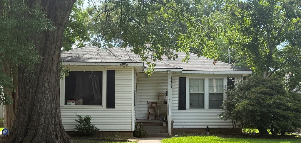 4437 Clingman, Shreveport, LA 71105