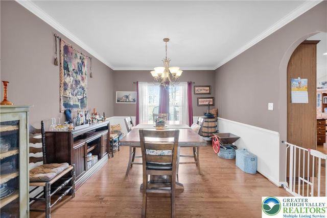 222 Lower Way Road, Palmer Twp, PA 18045