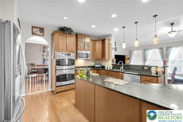 222 Lower Way Road, Palmer Twp, PA 18045