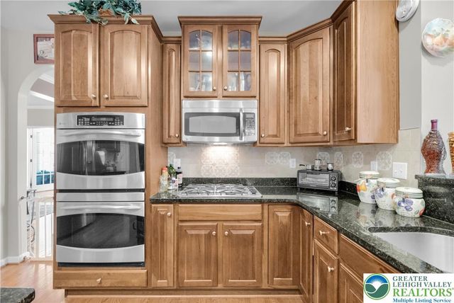 222 Lower Way Road, Palmer Twp, PA 18045