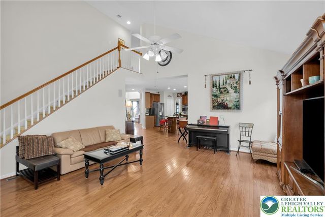 222 Lower Way Road, Palmer Twp, PA 18045