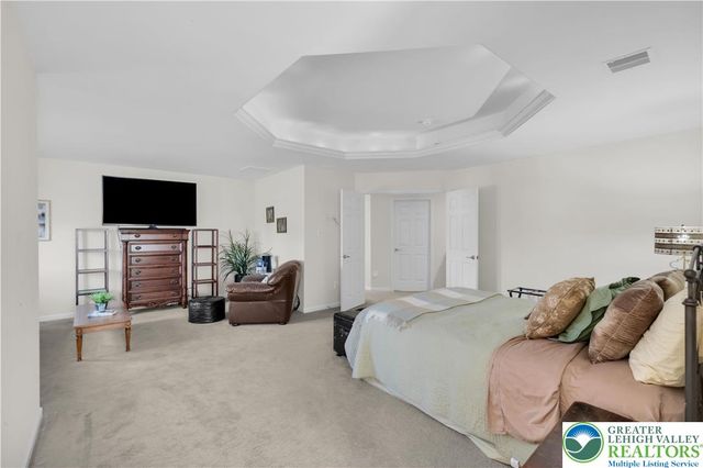222 Lower Way Road, Palmer Twp, PA 18045