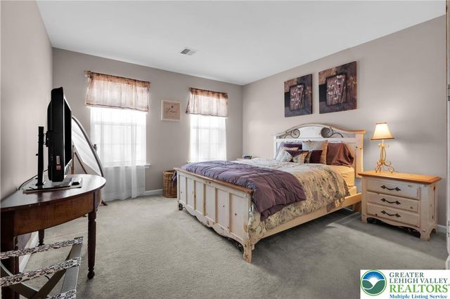 222 Lower Way Road, Palmer Twp, PA 18045