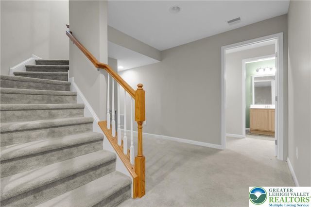 222 Lower Way Road, Palmer Twp, PA 18045