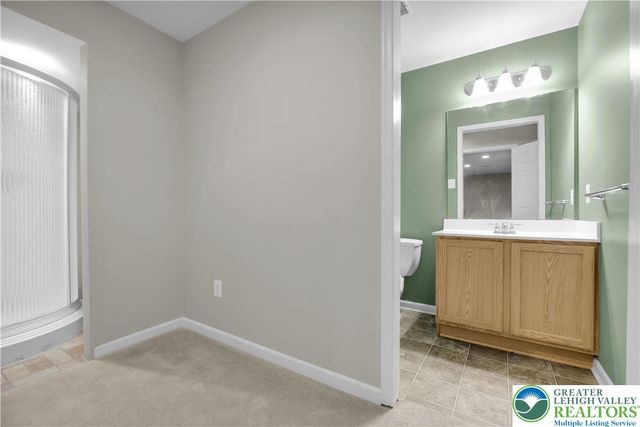 222 Lower Way Road, Palmer Twp, PA 18045
