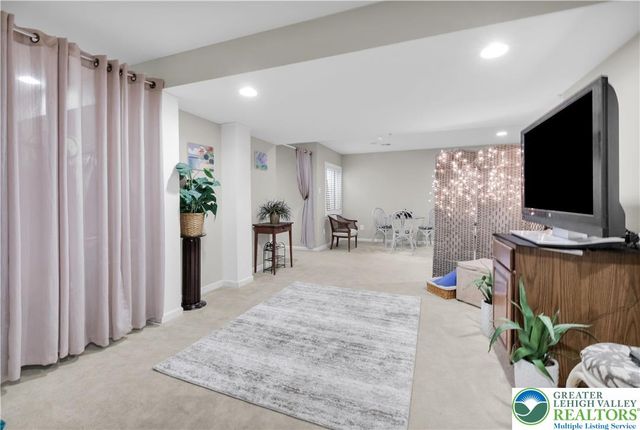 222 Lower Way Road, Palmer Twp, PA 18045