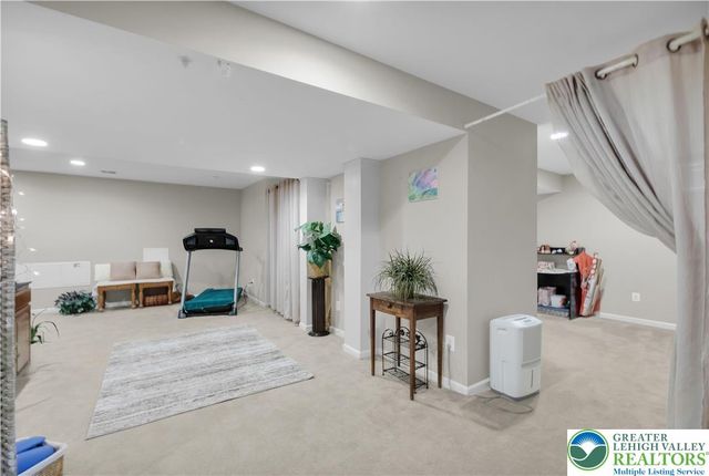 222 Lower Way Road, Palmer Twp, PA 18045