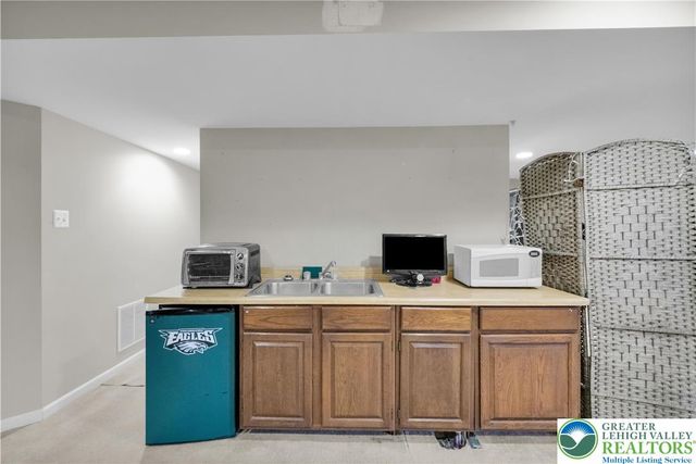 222 Lower Way Road, Palmer Twp, PA 18045