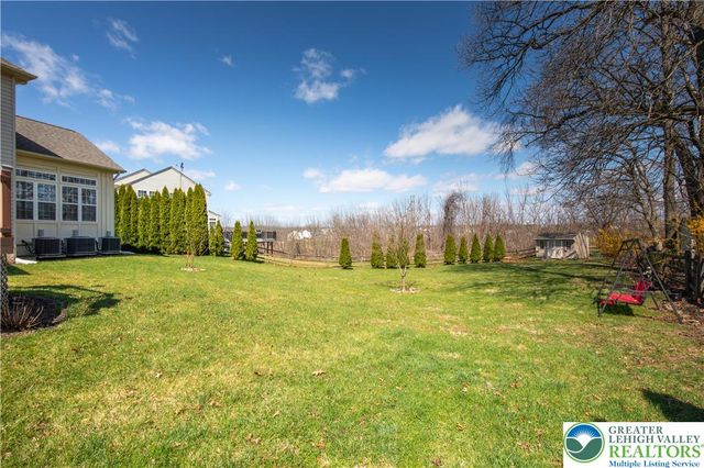 222 Lower Way Road, Palmer Twp, PA 18045