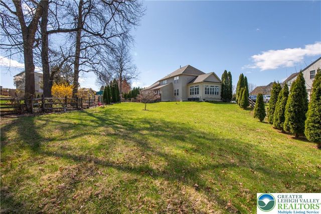 222 Lower Way Road, Palmer Twp, PA 18045