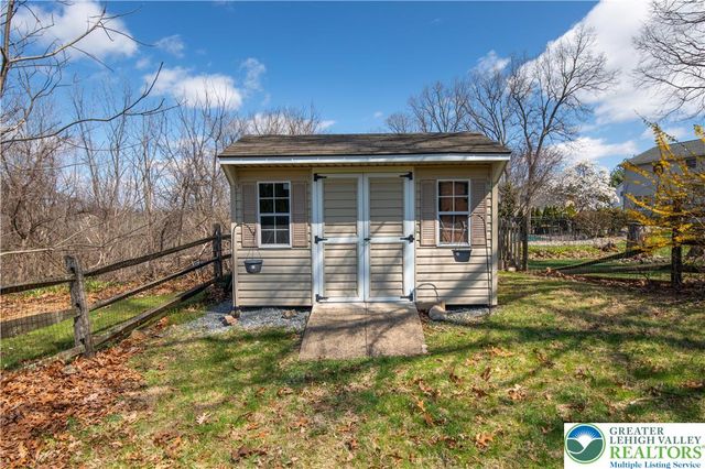 222 Lower Way Road, Palmer Twp, PA 18045