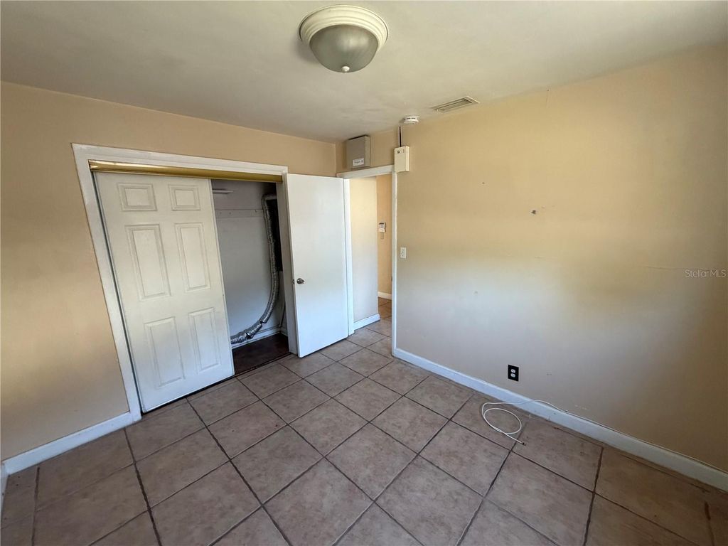 Image 17 of property listing at 4100 NW 39TH AVENUE, Fort Lauderdale, FL 33309