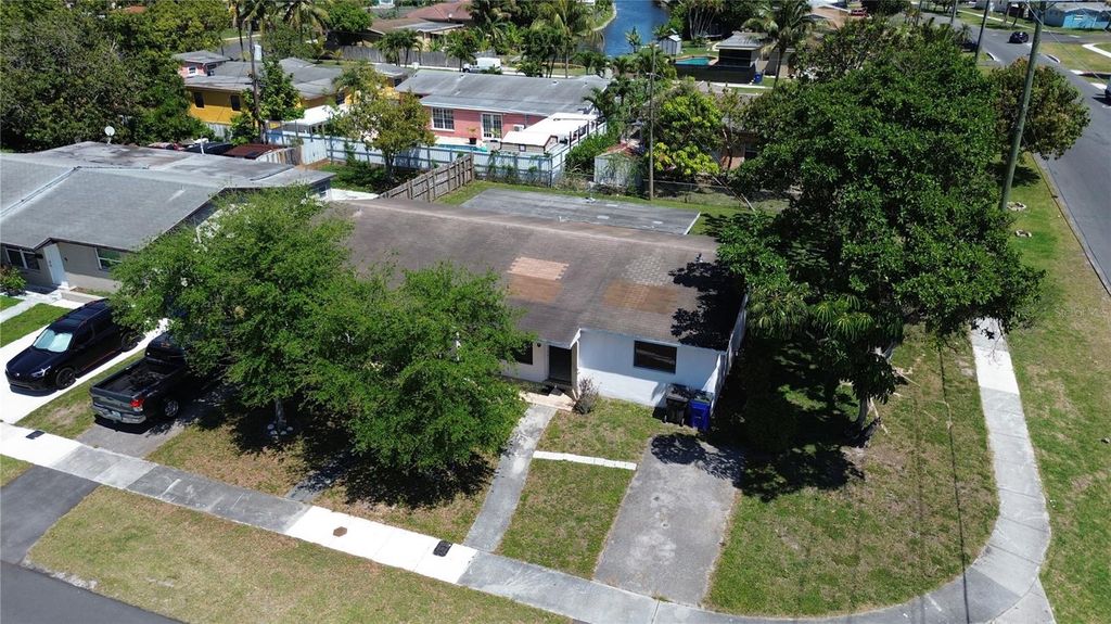 Image 3 of property listing at 4100 NW 39TH AVENUE, Fort Lauderdale, FL 33309