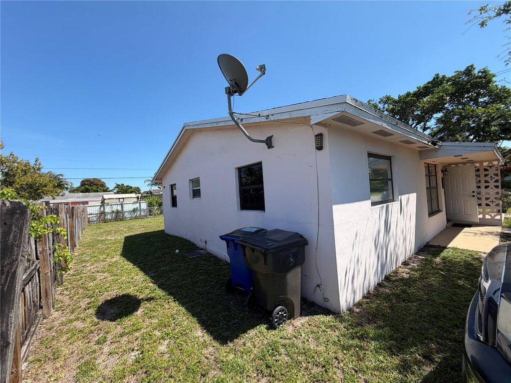 Image 26 of property listing at 4100 NW 39TH AVENUE, Fort Lauderdale, FL 33309