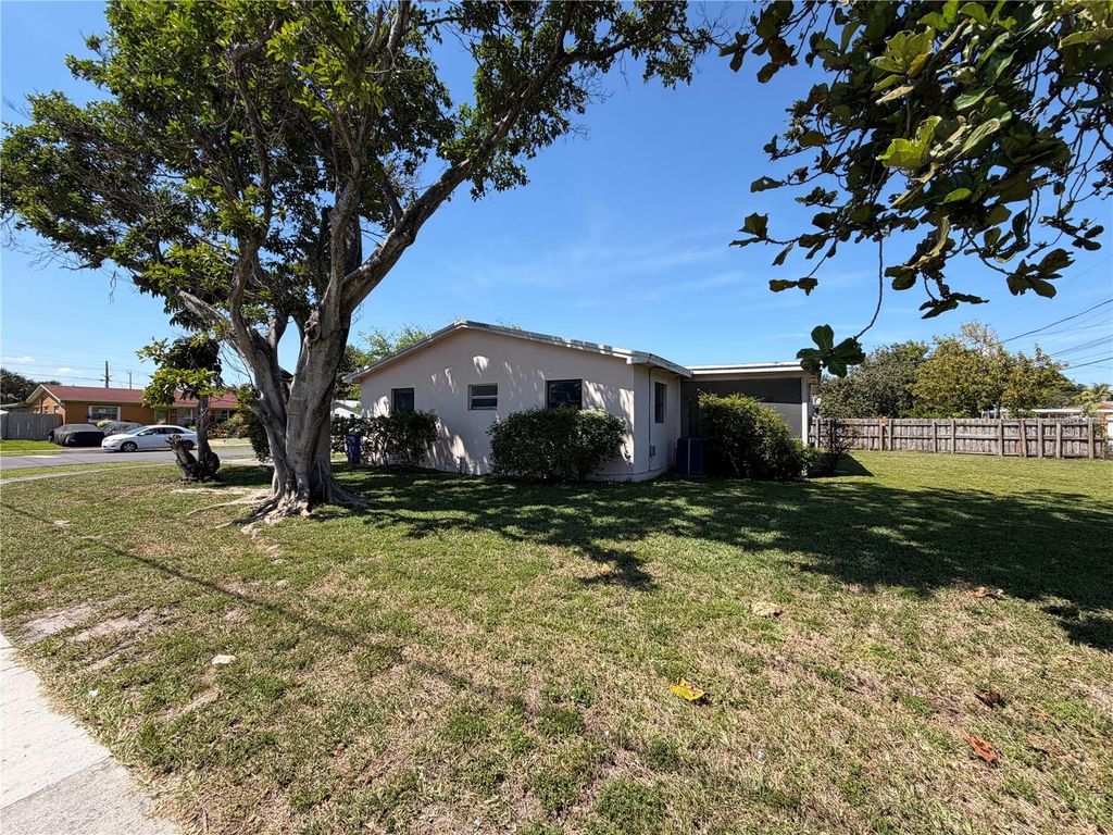 Image 27 of property listing at 4100 NW 39TH AVENUE, Fort Lauderdale, FL 33309