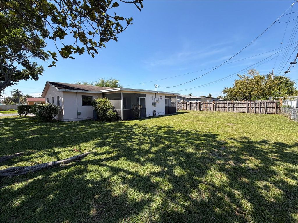 Image 4 of property listing at 4100 NW 39TH AVENUE, Fort Lauderdale, FL 33309