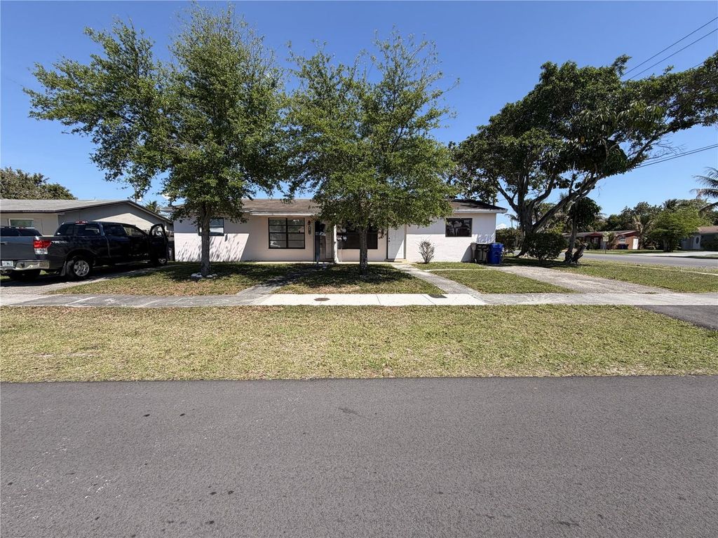 Image 32 of property listing at 4100 NW 39TH AVENUE, Fort Lauderdale, FL 33309