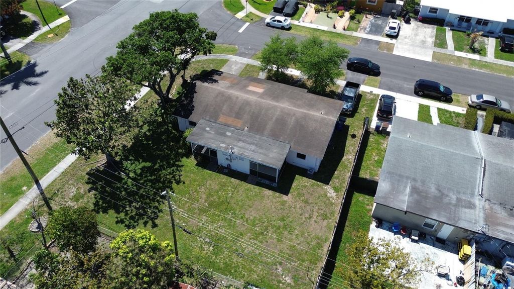 Image 5 of property listing at 4100 NW 39TH AVENUE, Fort Lauderdale, FL 33309