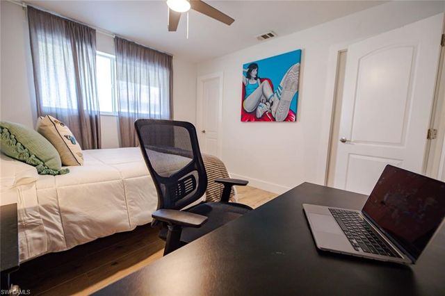 811 94th AVE N, Naples, FL 34108