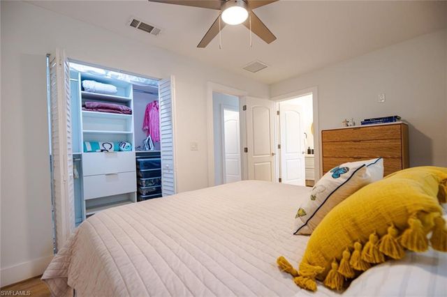 811 94th AVE N, Naples, FL 34108