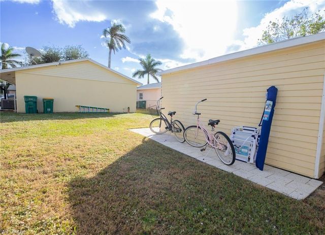 811 94th AVE N, Naples, FL 34108