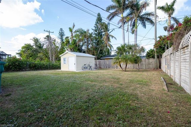 811 94th AVE N, Naples, FL 34108