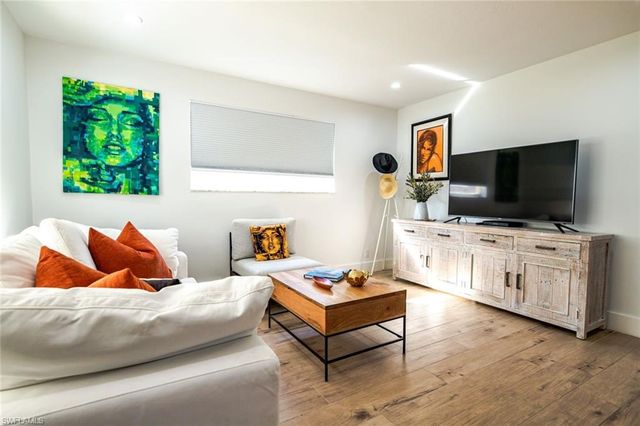 811 94th AVE N, Naples, FL 34108