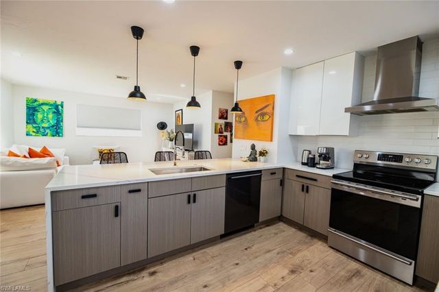 811 94th AVE N, Naples, FL 34108