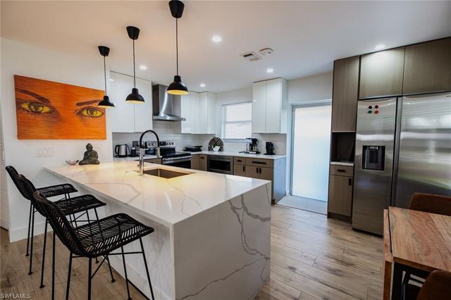 811 94th AVE N, Naples, FL 34108