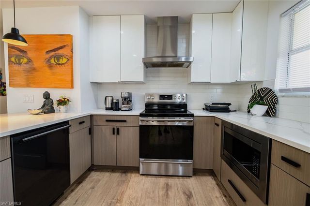 811 94th AVE N, Naples, FL 34108