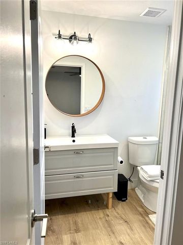 811 94th AVE N, Naples, FL 34108