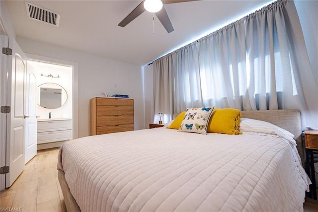 811 94th AVE N, Naples, FL 34108