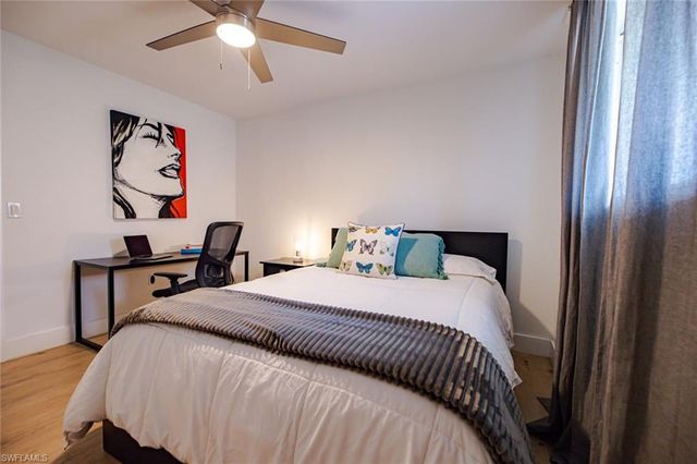 811 94th AVE N, Naples, FL 34108