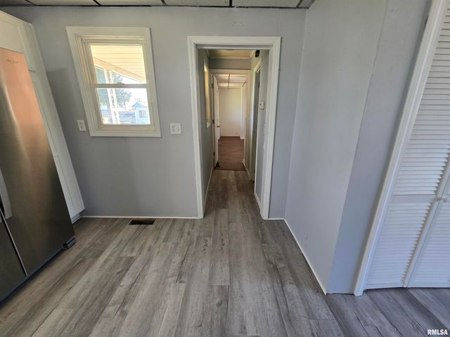 637 S 3RD Avenue, Canton, IL 61520