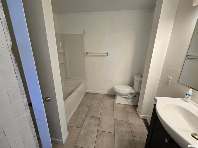 637 S 3RD Avenue, Canton, IL 61520