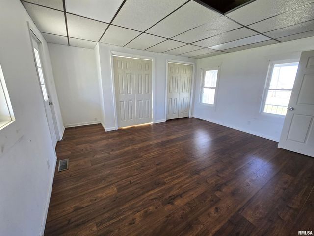 637 S 3RD Avenue, Canton, IL 61520