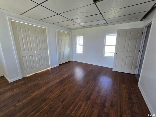 637 S 3RD Avenue, Canton, IL 61520