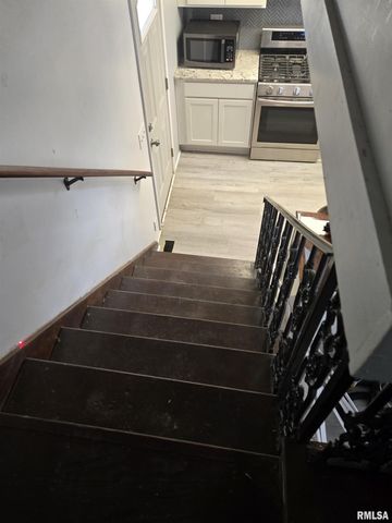 637 S 3RD Avenue, Canton, IL 61520