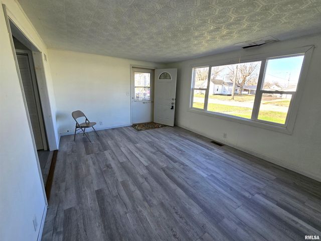 637 S 3RD Avenue, Canton, IL 61520