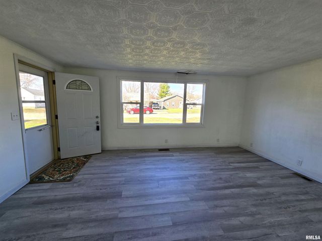 637 S 3RD Avenue, Canton, IL 61520