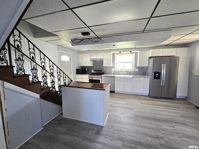 637 S 3RD Avenue, Canton, IL 61520