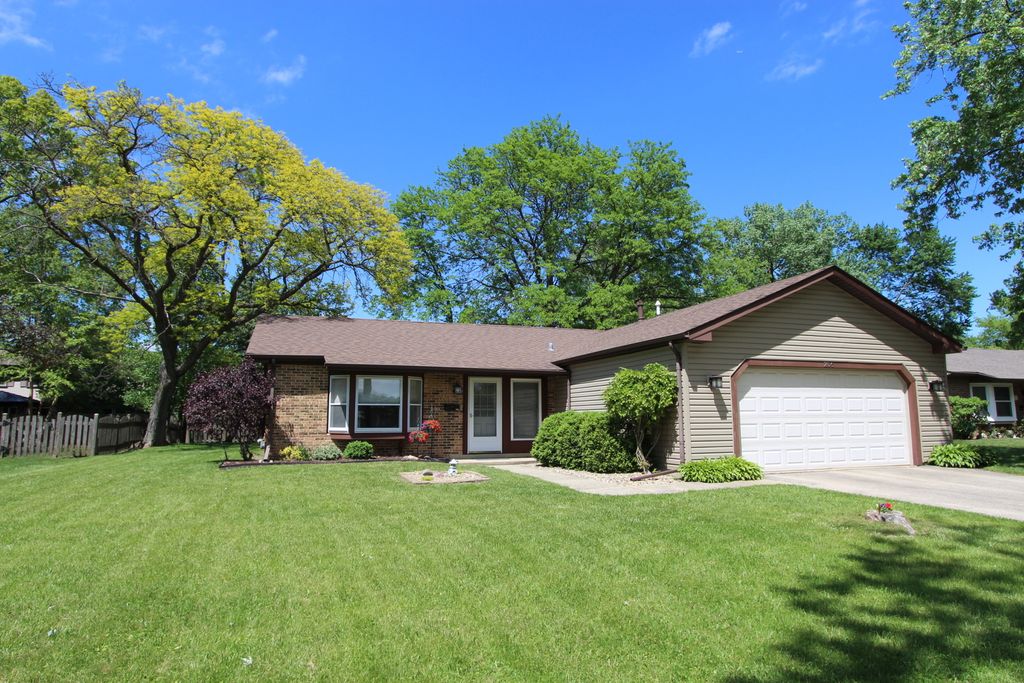 Image 1 of property listing at 206 E Cunningham Drive, Palatine, IL 60067