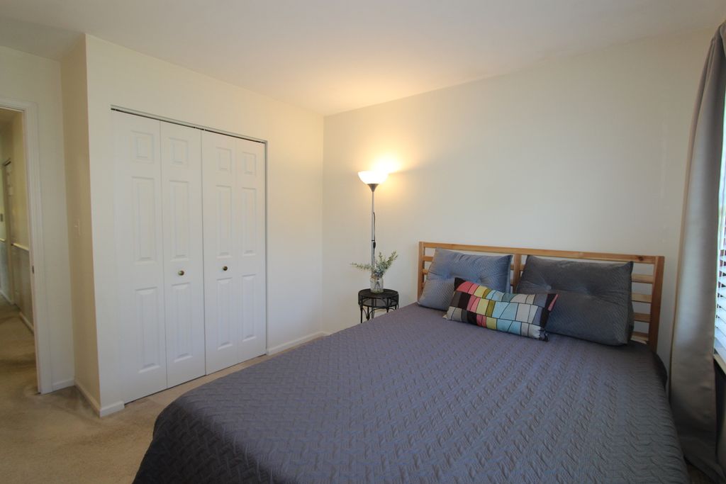 Image 19 of property listing at 206 E Cunningham Drive, Palatine, IL 60067