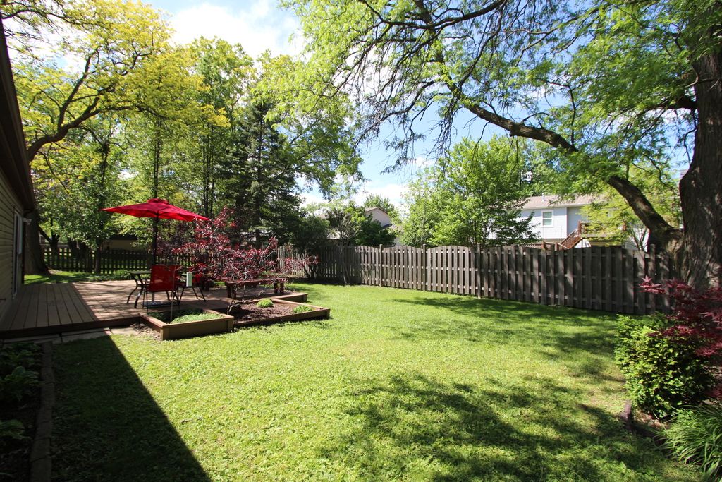 Image 26 of property listing at 206 E Cunningham Drive, Palatine, IL 60067