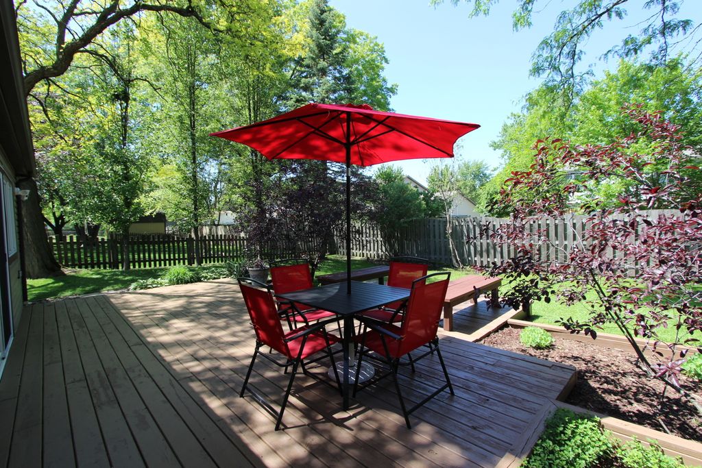 Image 27 of property listing at 206 E Cunningham Drive, Palatine, IL 60067