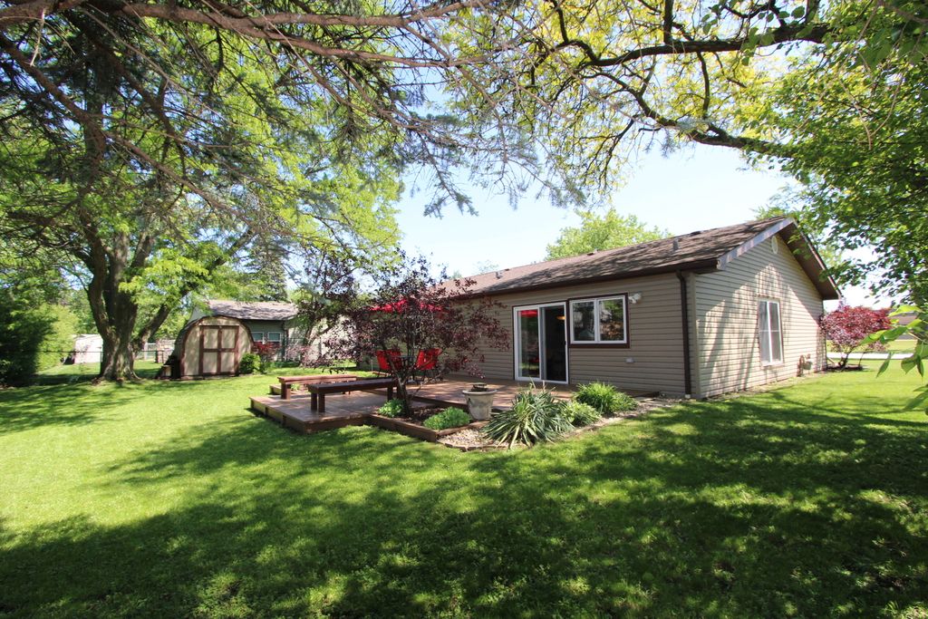 Image 28 of property listing at 206 E Cunningham Drive, Palatine, IL 60067
