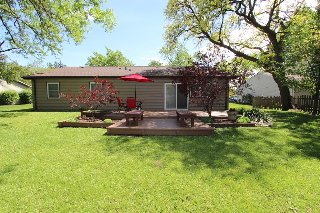 Image 29 of property listing at 206 E Cunningham Drive, Palatine, IL 60067
