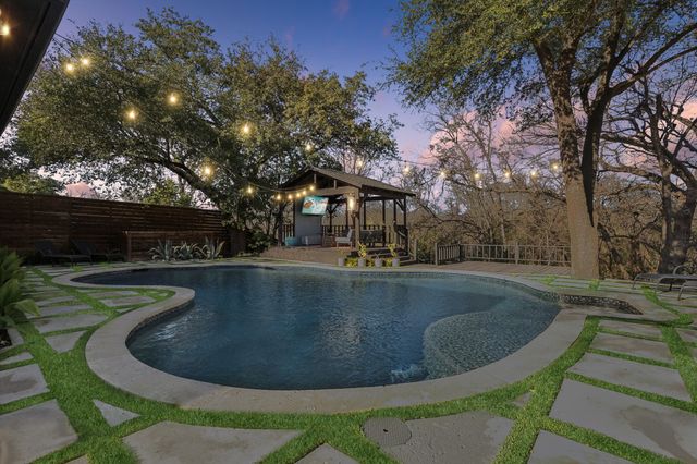 6976 Walling Lane, Dallas, TX 75231