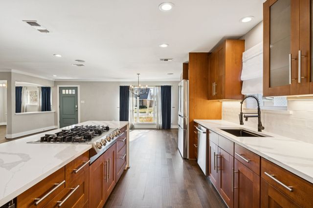 6976 Walling Lane, Dallas, TX 75231