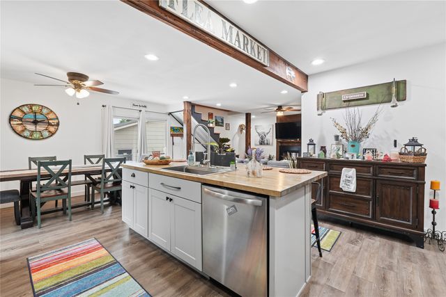 1420 Searle Street, Des Moines, IA 50317